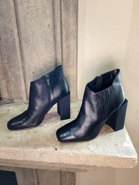 H by Halston Mal Leather Ankle Booties Size 9